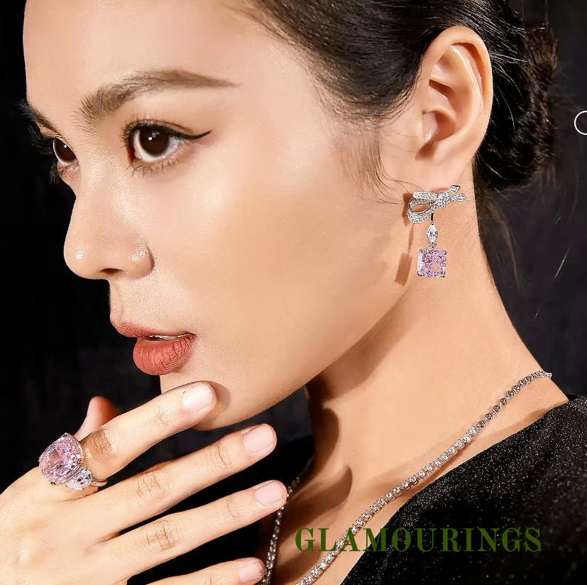 GLAMOURINGS Fancy Vivid Pink Diamond Three-Stone Ring